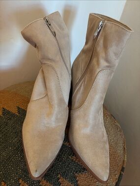 Women's Pointed-Toe Ankle Boots in Beige Suede NEW SZ 8.5